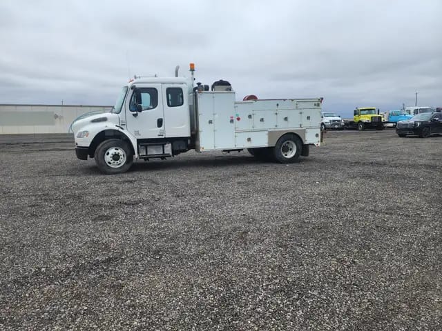 2007 FREIGHTLINER M2 106 S/A SERVICE TRUCK