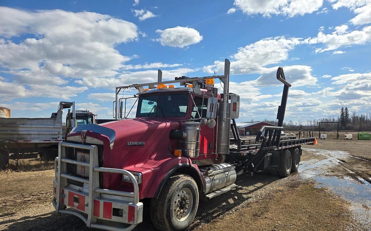 2005 Kenworth T800 Hay Bale Truck