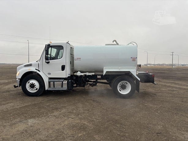2022 FREIGHTLINER BUSINESS CLASS M2 106