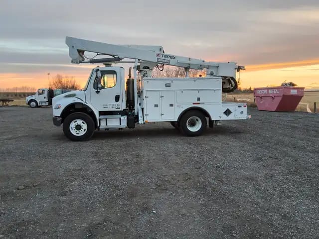 2011 FREIGHTLINER M2106 S/A TEREX HI RANGER TL50 BUCKET TRUCK