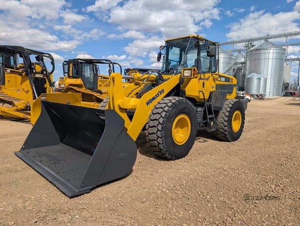 2011 KOMATSU WA320-6