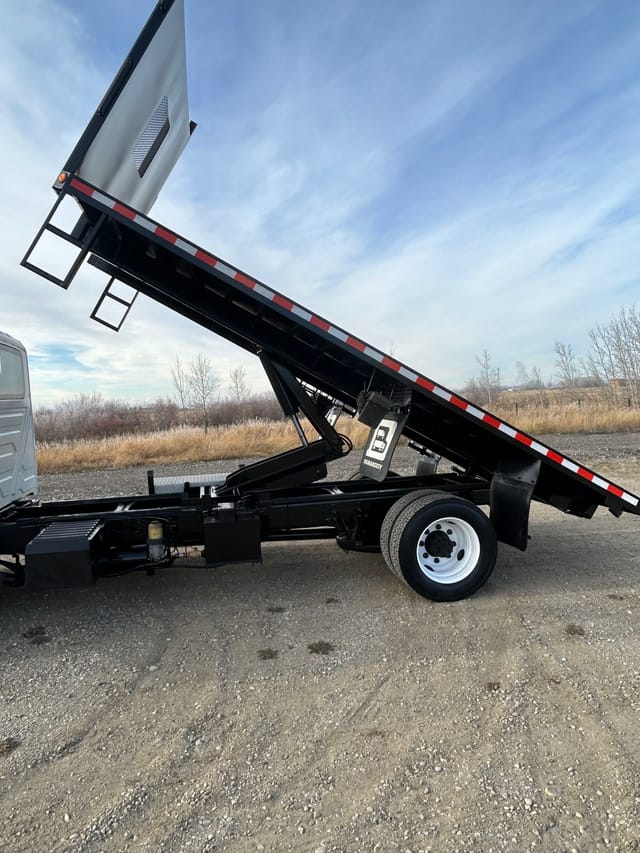 2017 Cummins International 4600 Tilt Deck