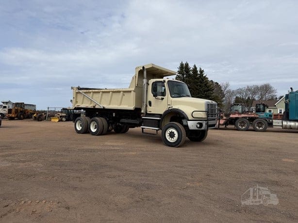 2011 FREIGHTLINER BUSINESS CLASS M2 112