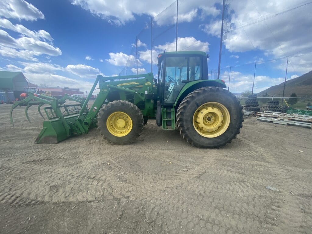 2010 JOHN DEERE CAB TRACTOR MODEL7330