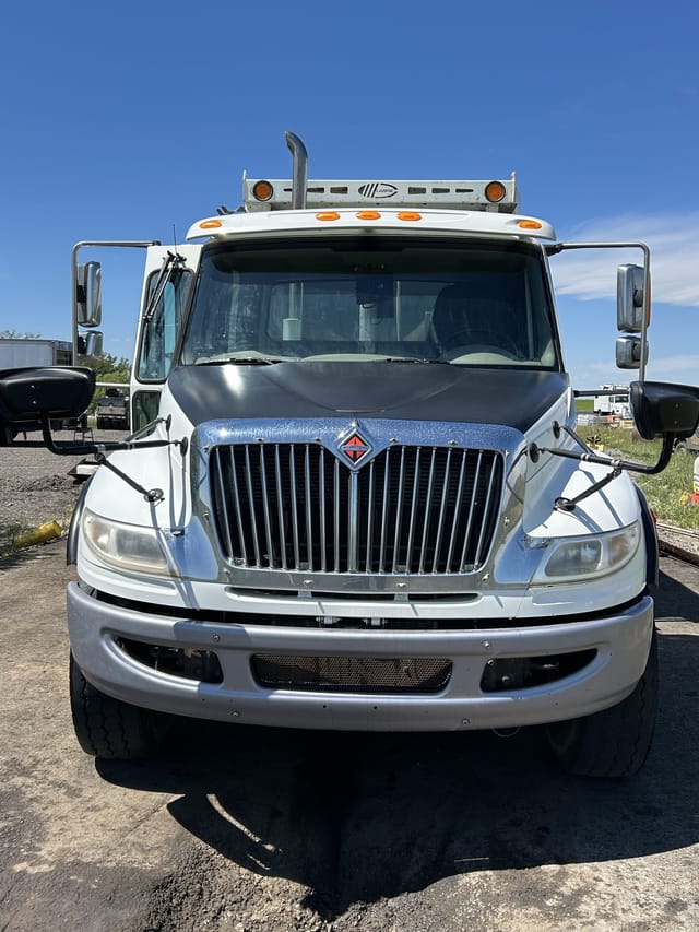 2017 International Workstar Refuse/Garbage Side Loader Truck