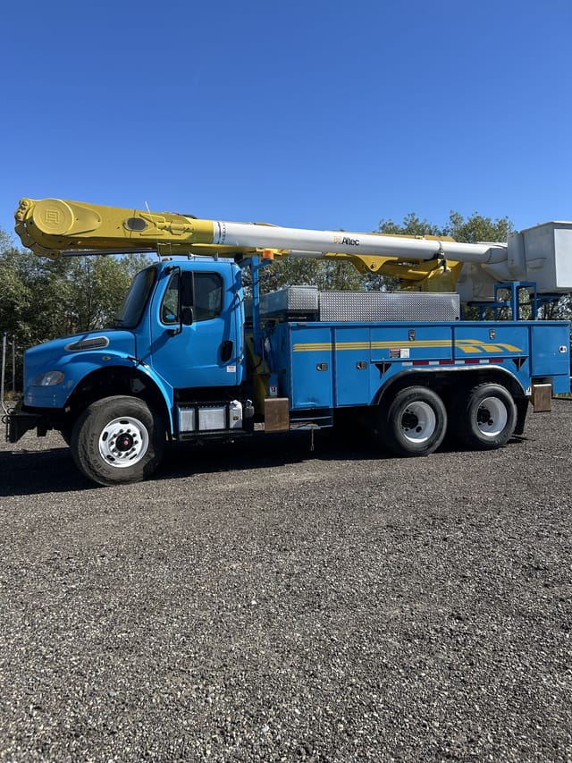 M2 106 Altec AM 55 Bucket Truck