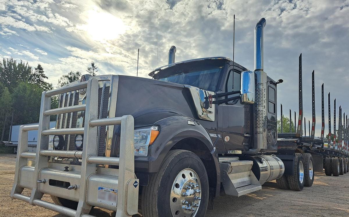 2024 Kenworth W990 Sleeper Truck Tractor