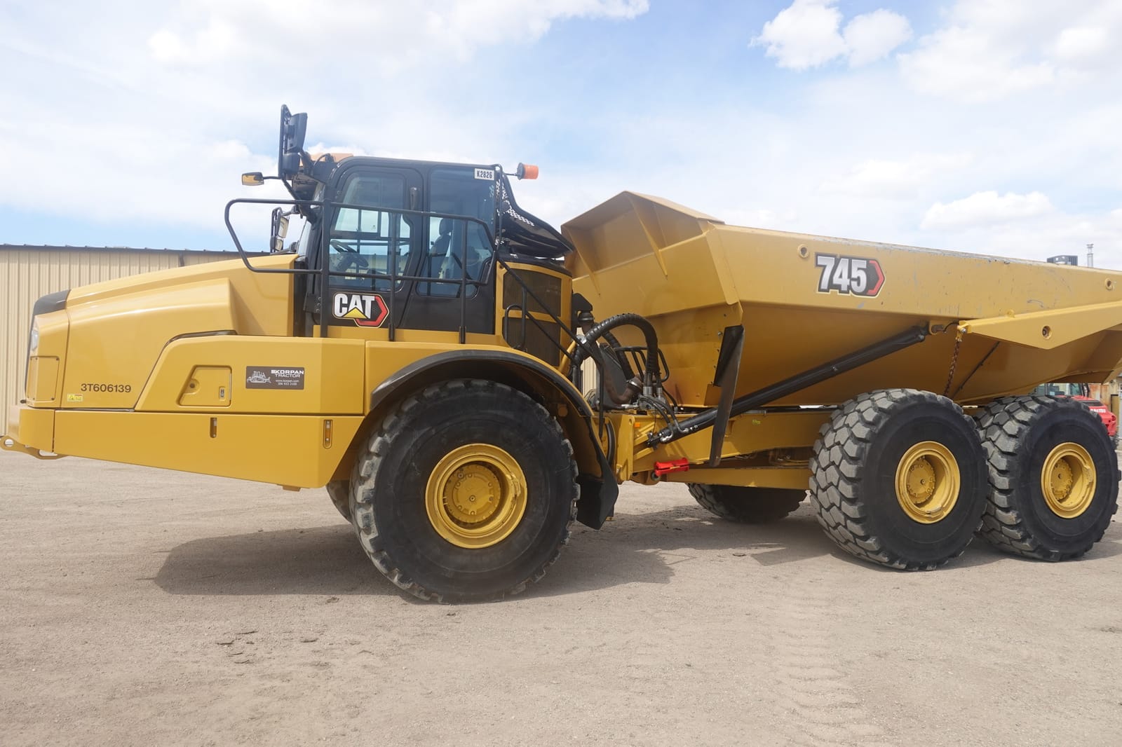 2023 Caterpillar 745