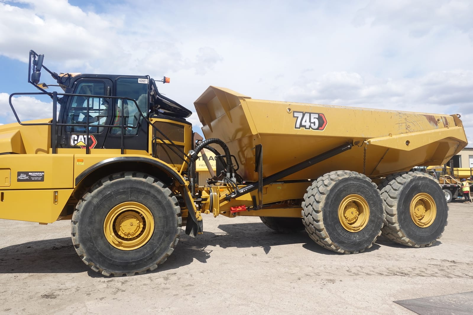 2023 Caterpillar 745