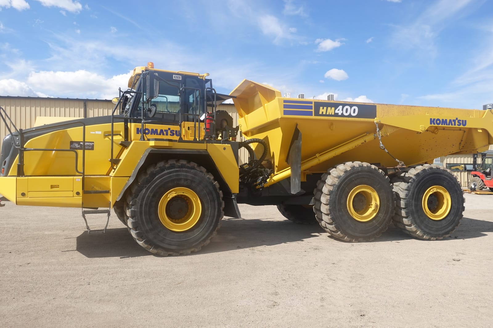 2023 Komatsu HM400