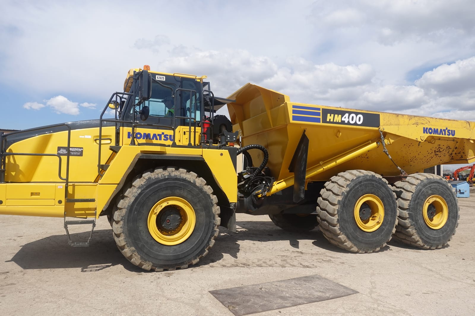 2023 Komatsu HM400-5