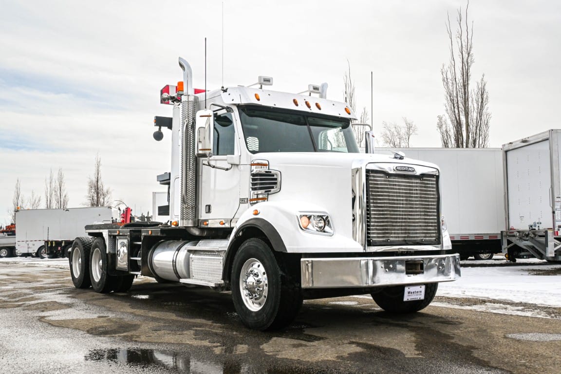 2015 Freightliner Coronado 122