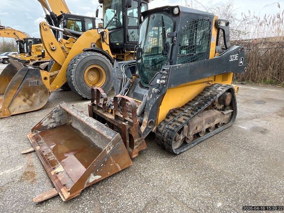 2017 JOHN DEERE 323E