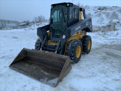 2023 John Deere 330G