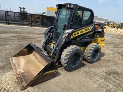 2022 New Holland L320
