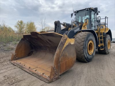 2020 John Deere 744L