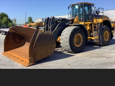 2022 John Deere 844L AH