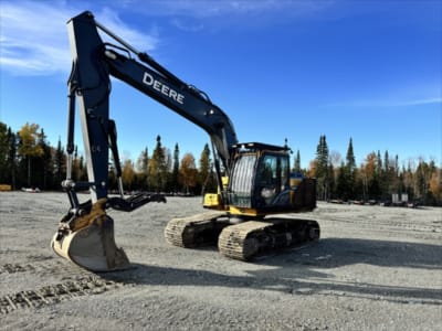 2022 John Deere 200G LC