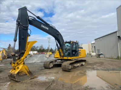 2022 John Deere 210G LC