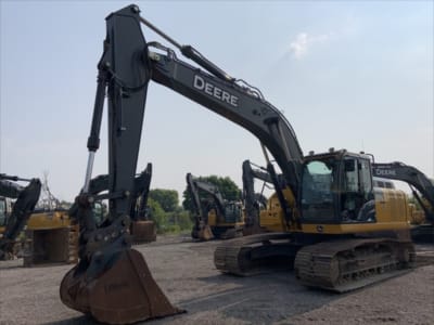 2021 John Deere 210G LC