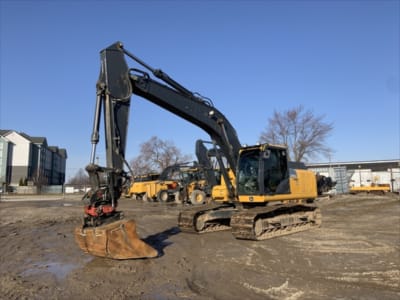 2018 John Deere 210G LC