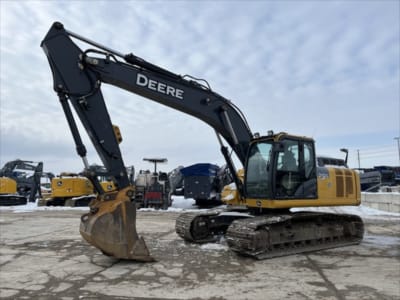 2015 John Deere 210G LC