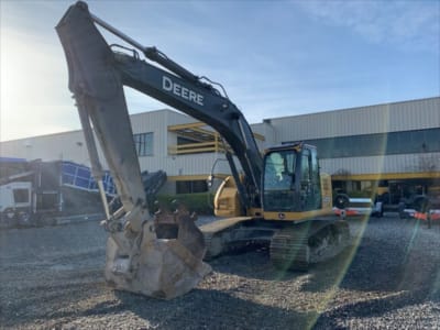 2011 John Deere 225D LC
