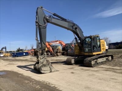 2021 John Deere 245G LC