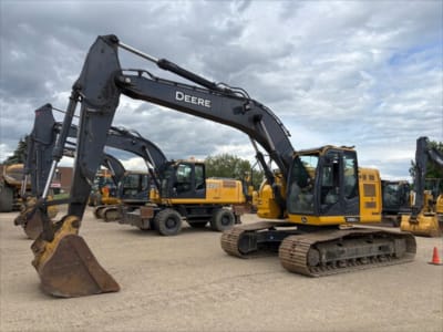 2023 John Deere 245G LC