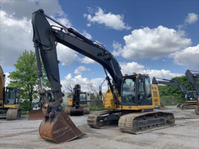 2020 John Deere 245G LC