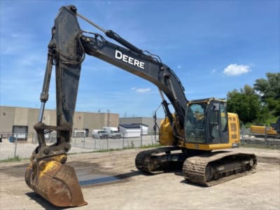 2018 John Deere 245G LC