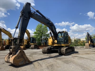 2020 John Deere 245G LC