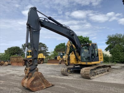 2020 John Deere 245G LC