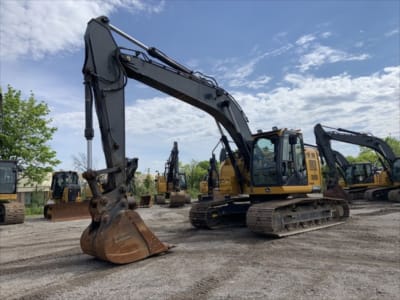 2020 John Deere 245G LC
