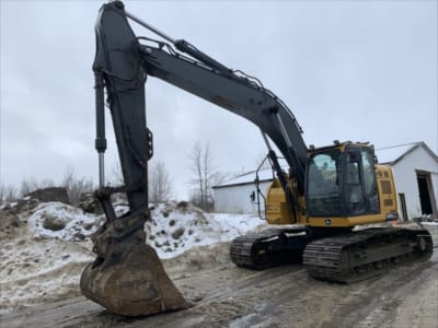 2020 John Deere 245G LC