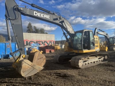 2015 John Deere 245G LC