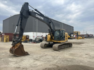 2015 John Deere 245G LC