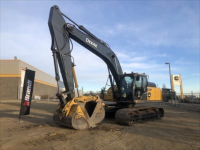 2022 John Deere 250G LC