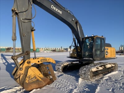 2022 John Deere 250G LC