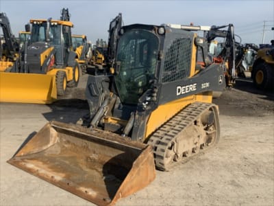 2016 John Deere 323E