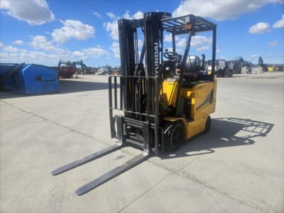 2015 Hyundai 25BC-9