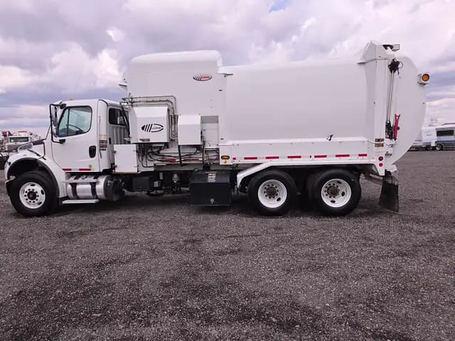 2016 FREIGHTLINER M2106 T/A LABRIE GARGBAGE REFUSE TRUCK DUAL ST