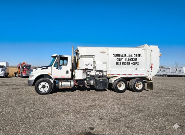 2018 International WORKSTAR 7400 REFUSE GARBAGE TRUCK C/W SIDE L