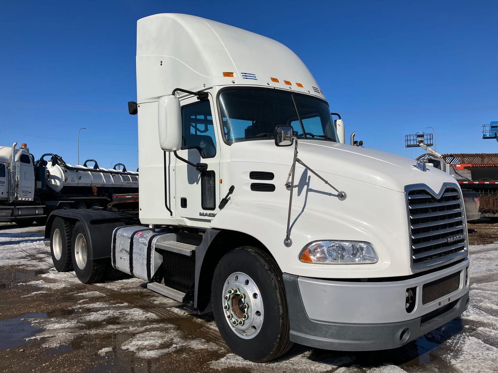 2014 Mack Pinnacle CXU613 T/A Daycab