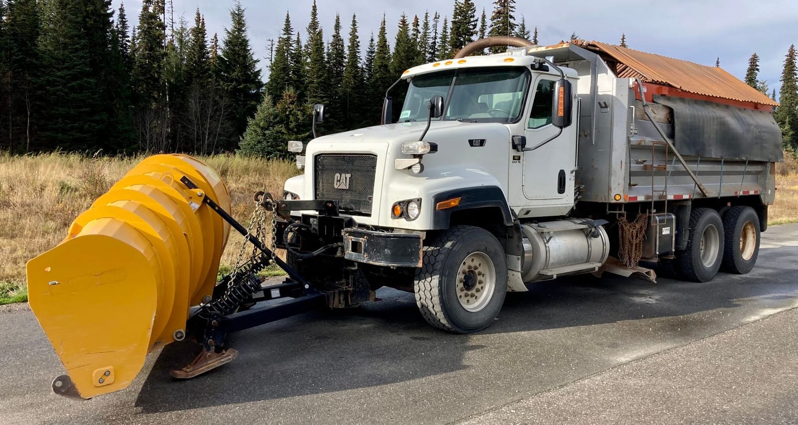 2016 Caterpillar CT681SG T/A Dump/Plow Truck