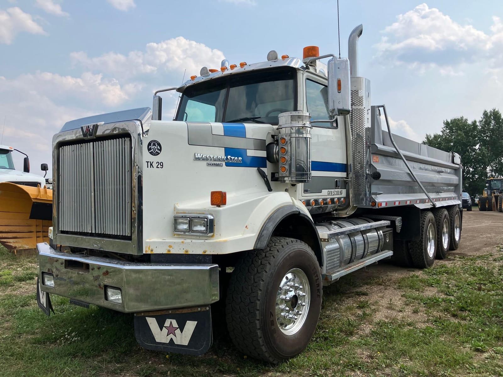 2014 Western Star 4900SA 8x6 Tri Axle Dump Truck