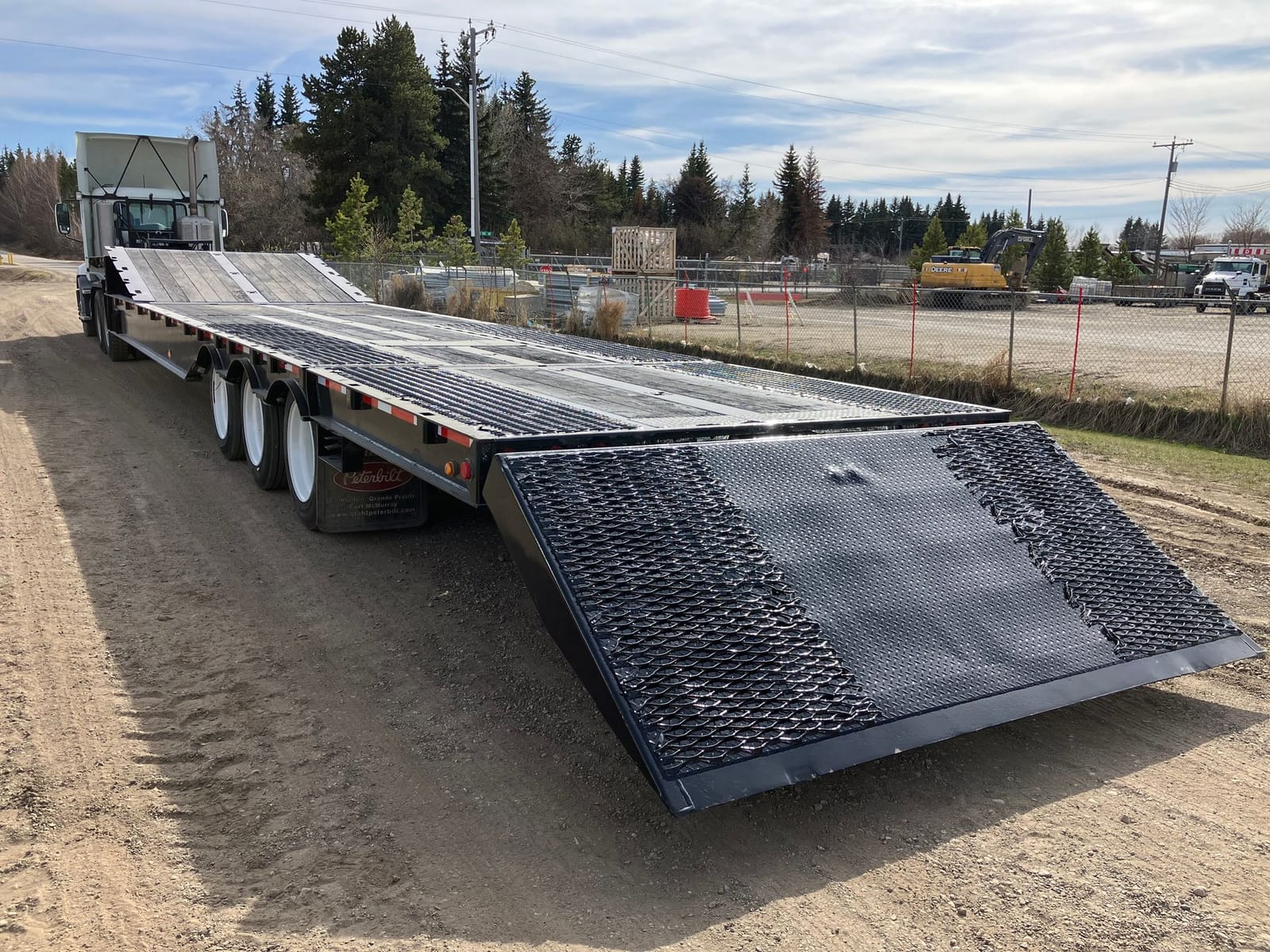 2014 Ledwell 53’ Hydraulic Tail Equipment Trailer