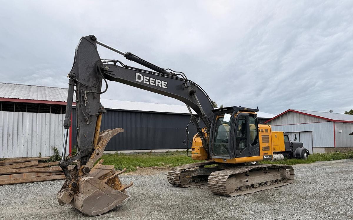 2019 John Deere 245G Excavator