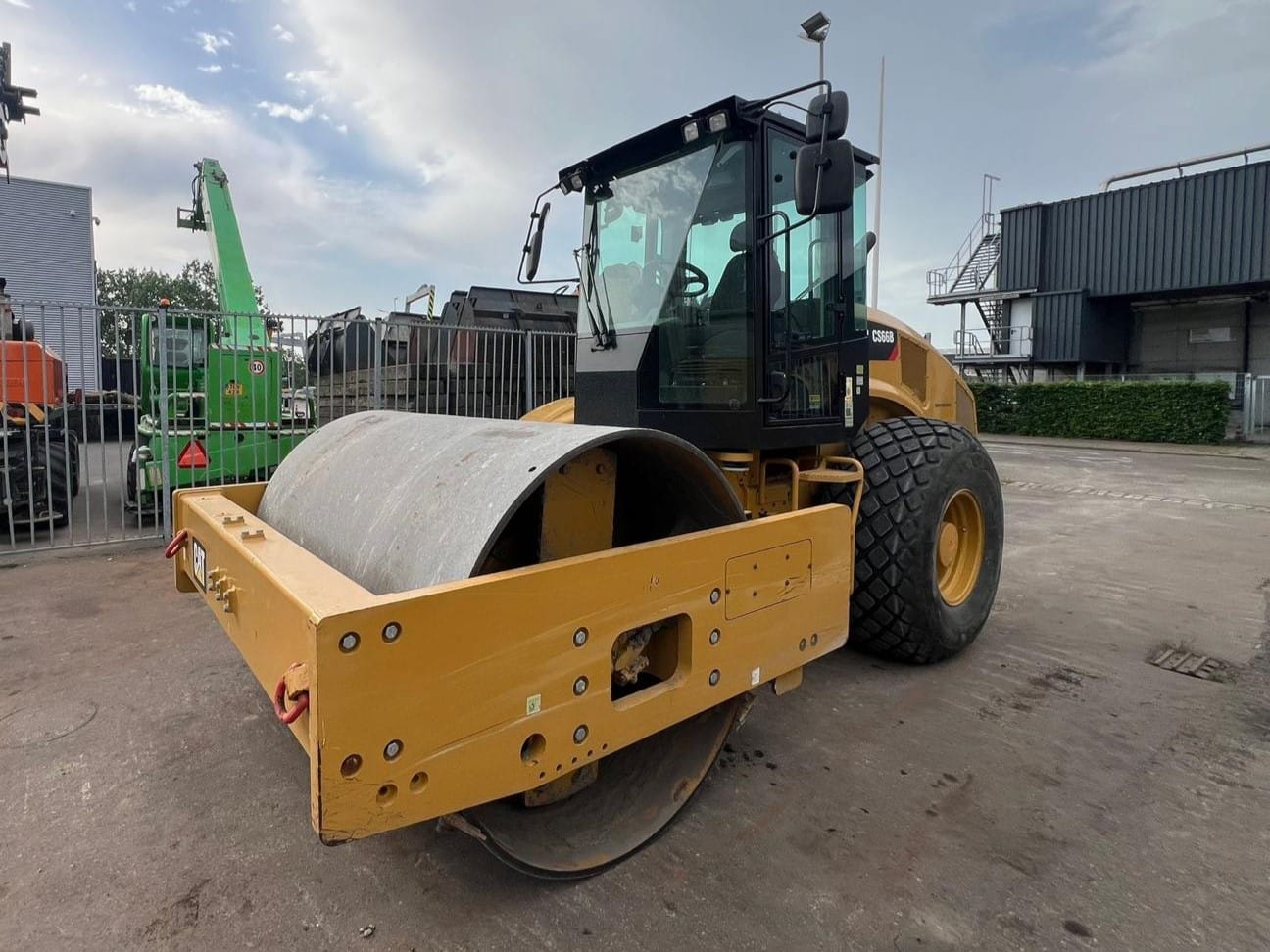 2021 CATERPILLAR CS66B