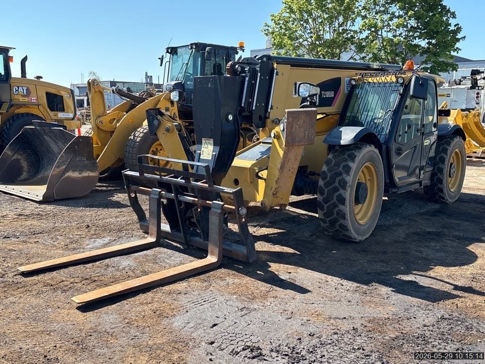 2015 CATERPILLAR TL1055D